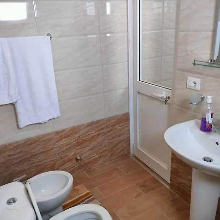 Reardi فندق Fllake